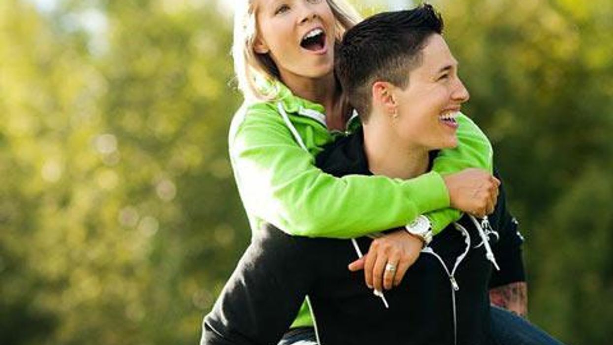 <p>PHOTOS: Alaska is for Beautiful Lesbian Couples</p>