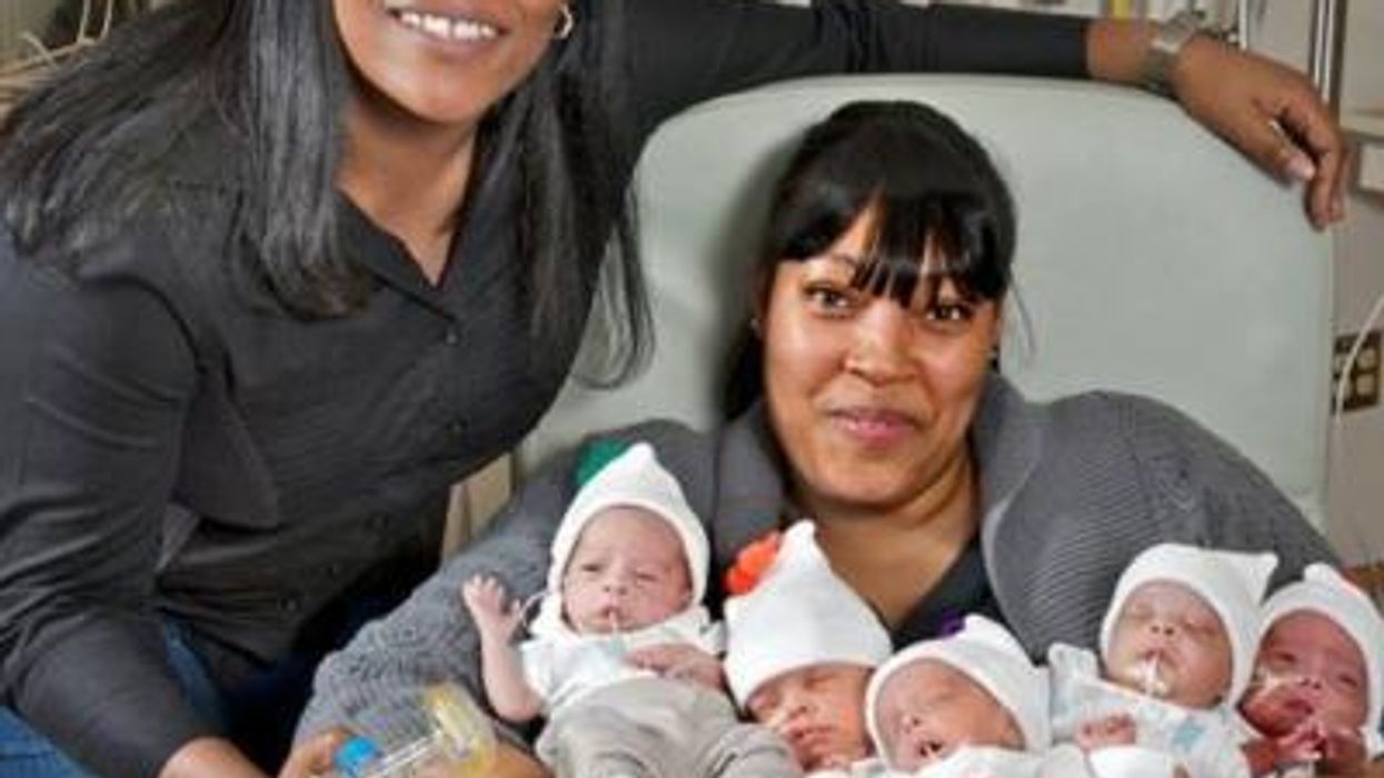 <p>Meet the Lesbian Moms of Quintuplets!</p>