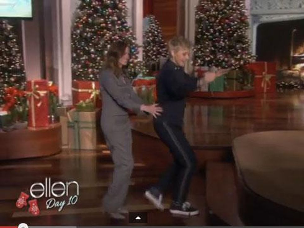 WATCH: Julia Roberts Is the Caboose in an Ellen DeGeneres Conga Line! 