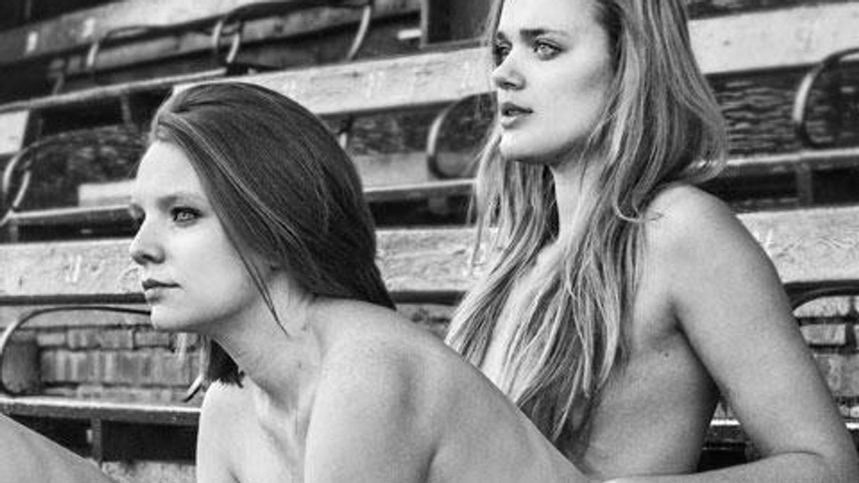<p>PHOTOS: Oxford University's Women's Rugby Club Goes Naked for Charity</p>