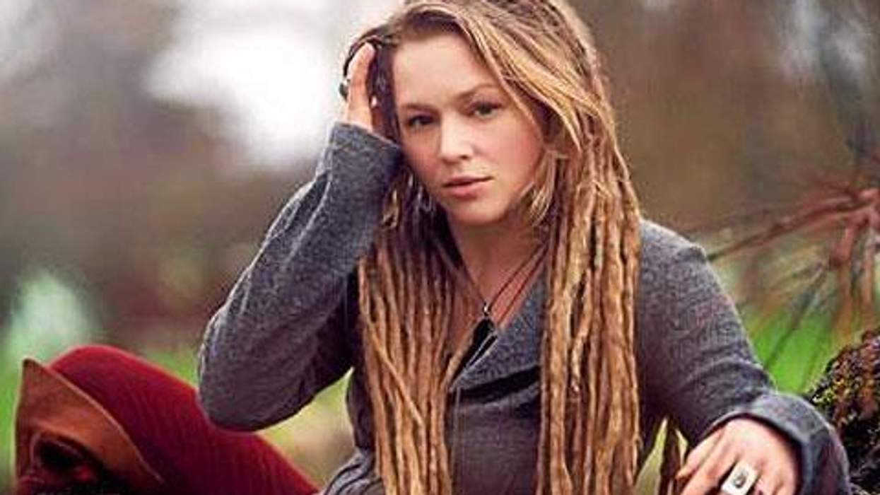 <p>Crystal Bowersox Confirms She's Bisexual in Tweet About Her Single 'Coming Out for Christmas' </p>