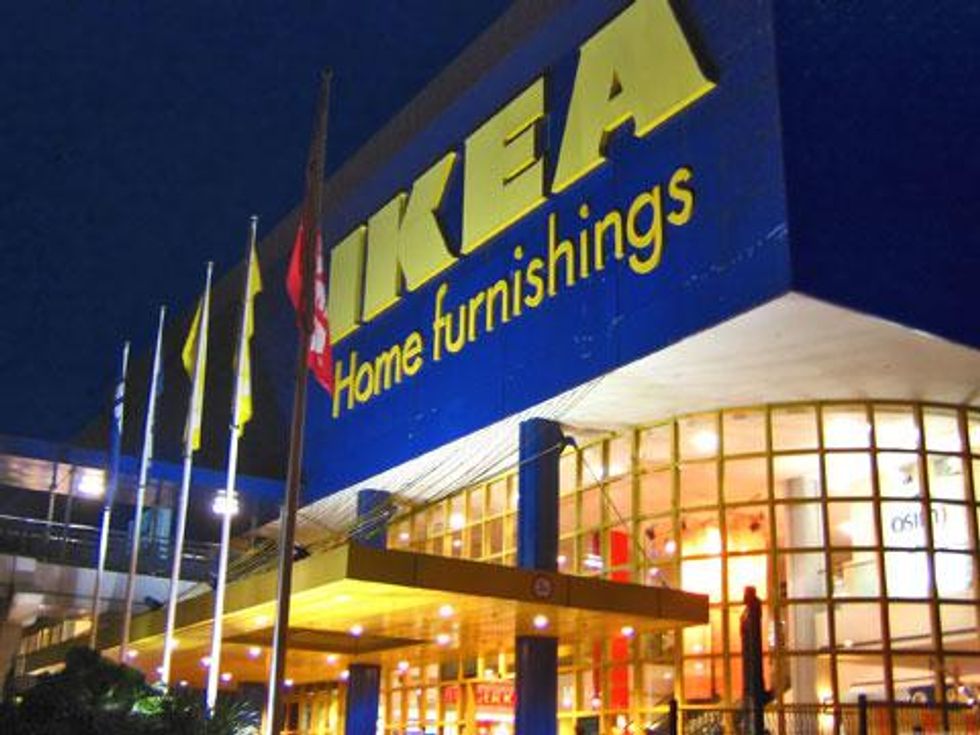 Ikea Buckles to Russia's 'Gay Propaganda' Law - Removes Lesbian Couple from Its Magazine 