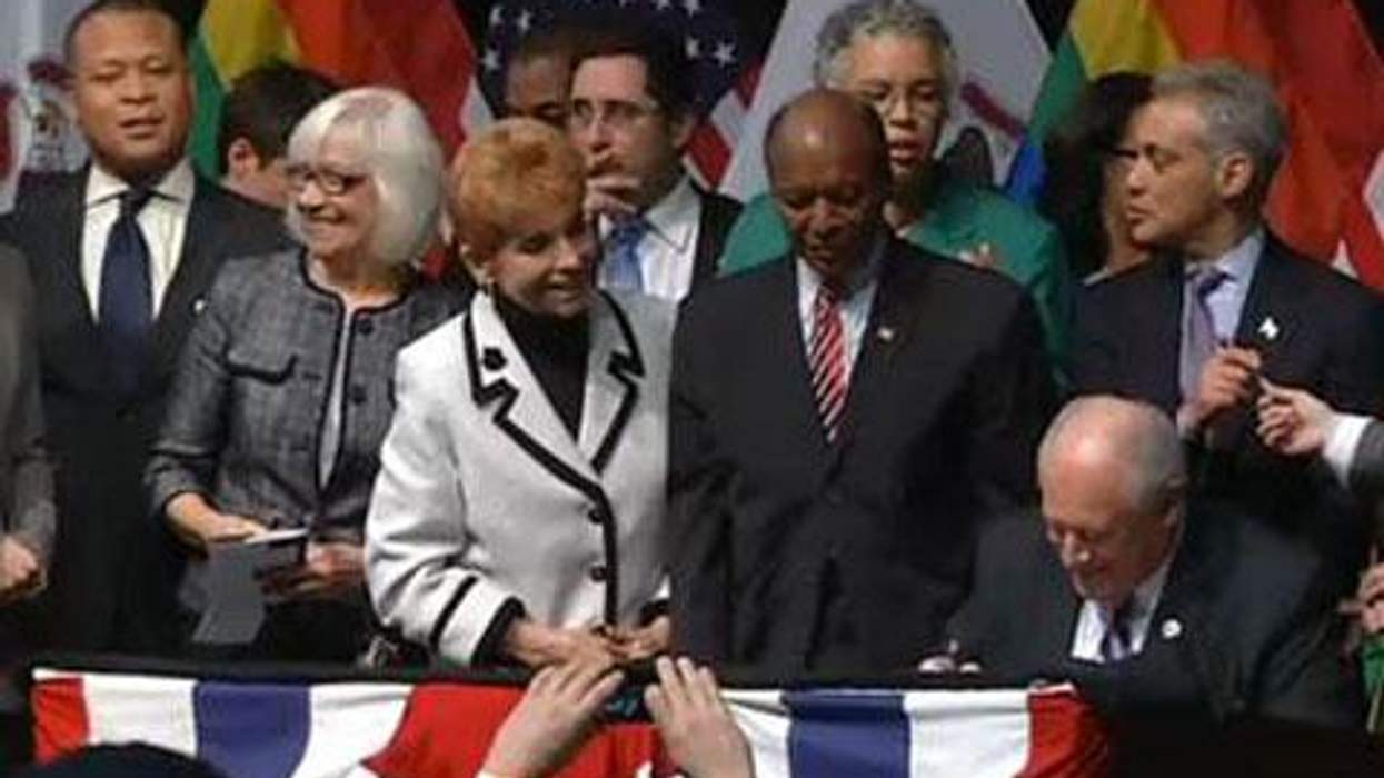 <p>Illinois Celebrates Marriage Equality Signing Amidst Cheers and Tears!</p>