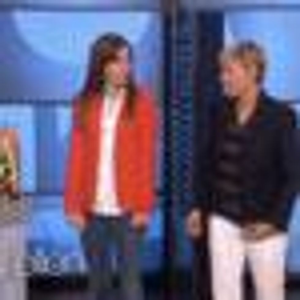 WATCH: Ellen Kicks Alyson Hannigan's Ass at Making a Halloween Costume in Under 60 Seconds! 