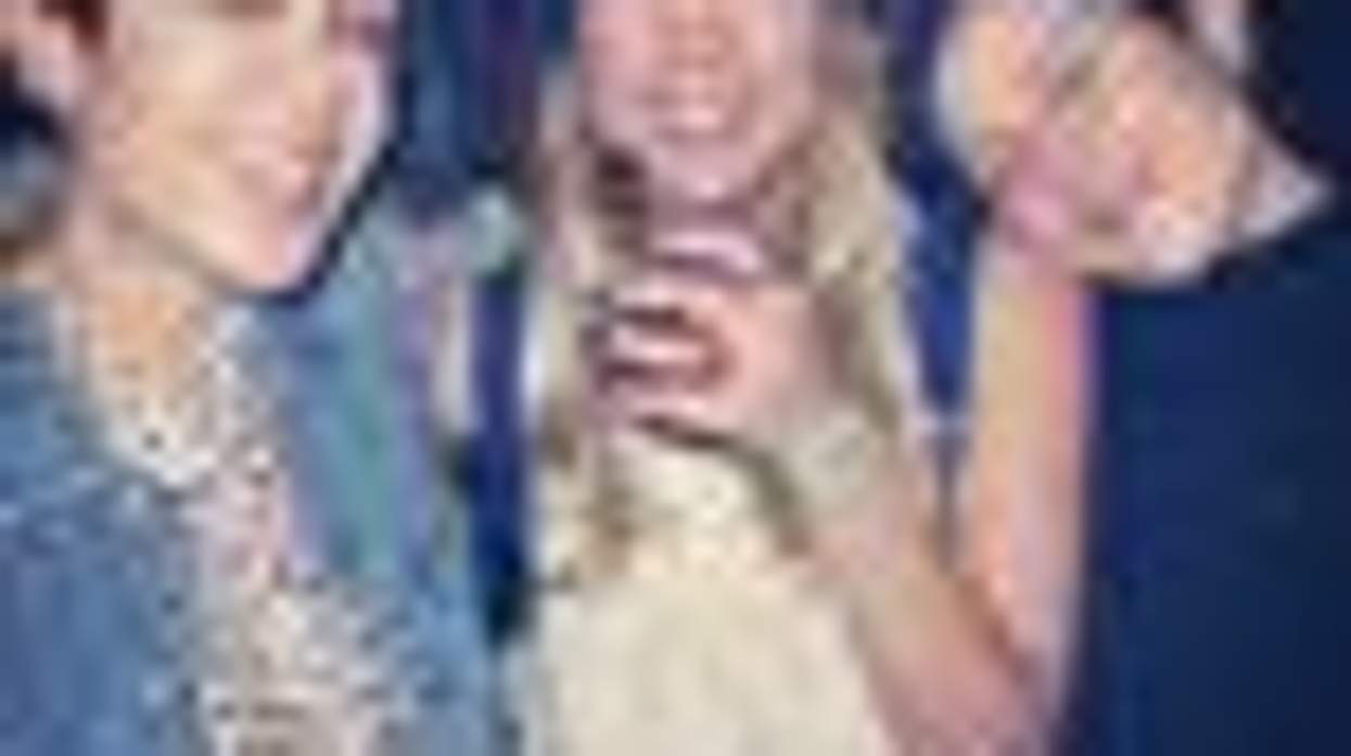 Shot of the Day: The Time Tegan and Sara Posed with a Pretty Little Liar