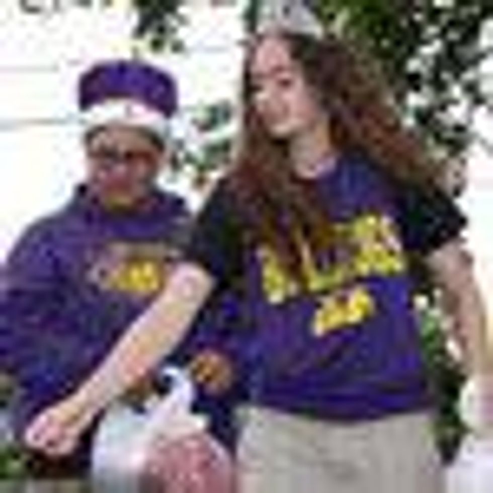 Illinois High School Elects a Lesbian and a Gay Student as Homecoming Royalty 