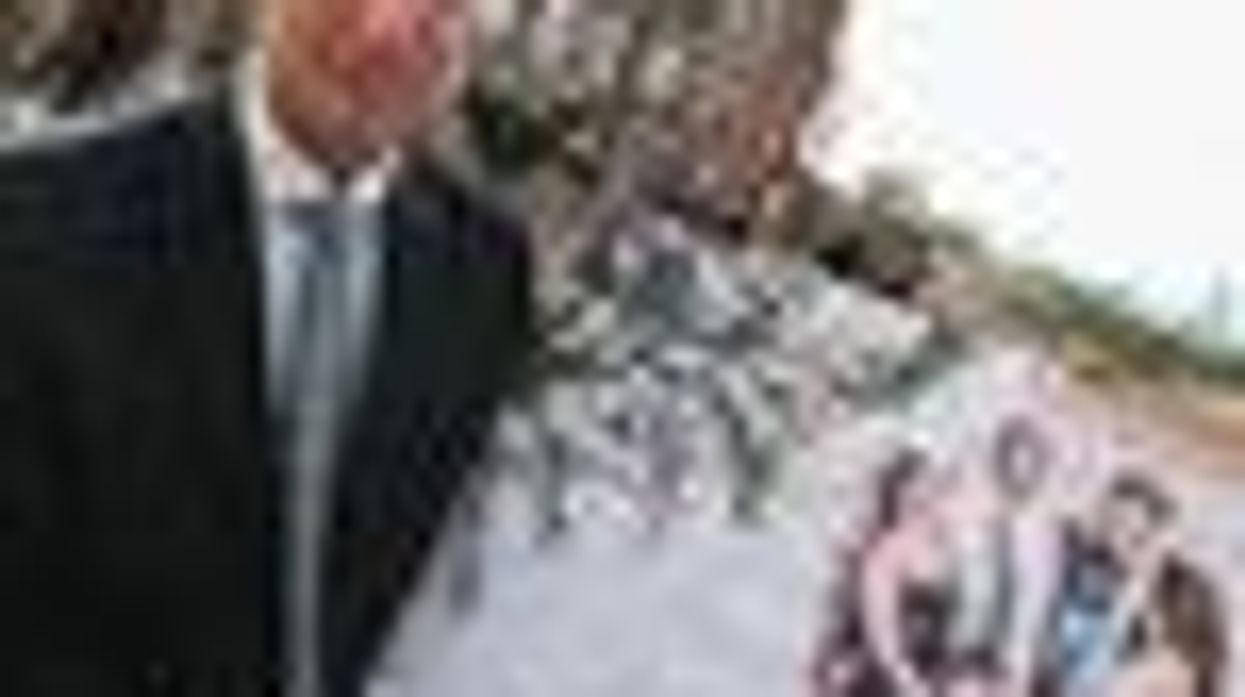 Minneapolis Mayor Invites Gay Chicagoans to Marry in His City