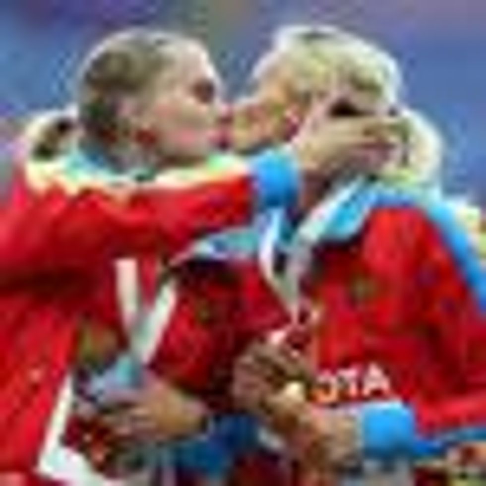 Russian Athletes Deny Kiss Heard Round the World Was Protest of Antigay Laws