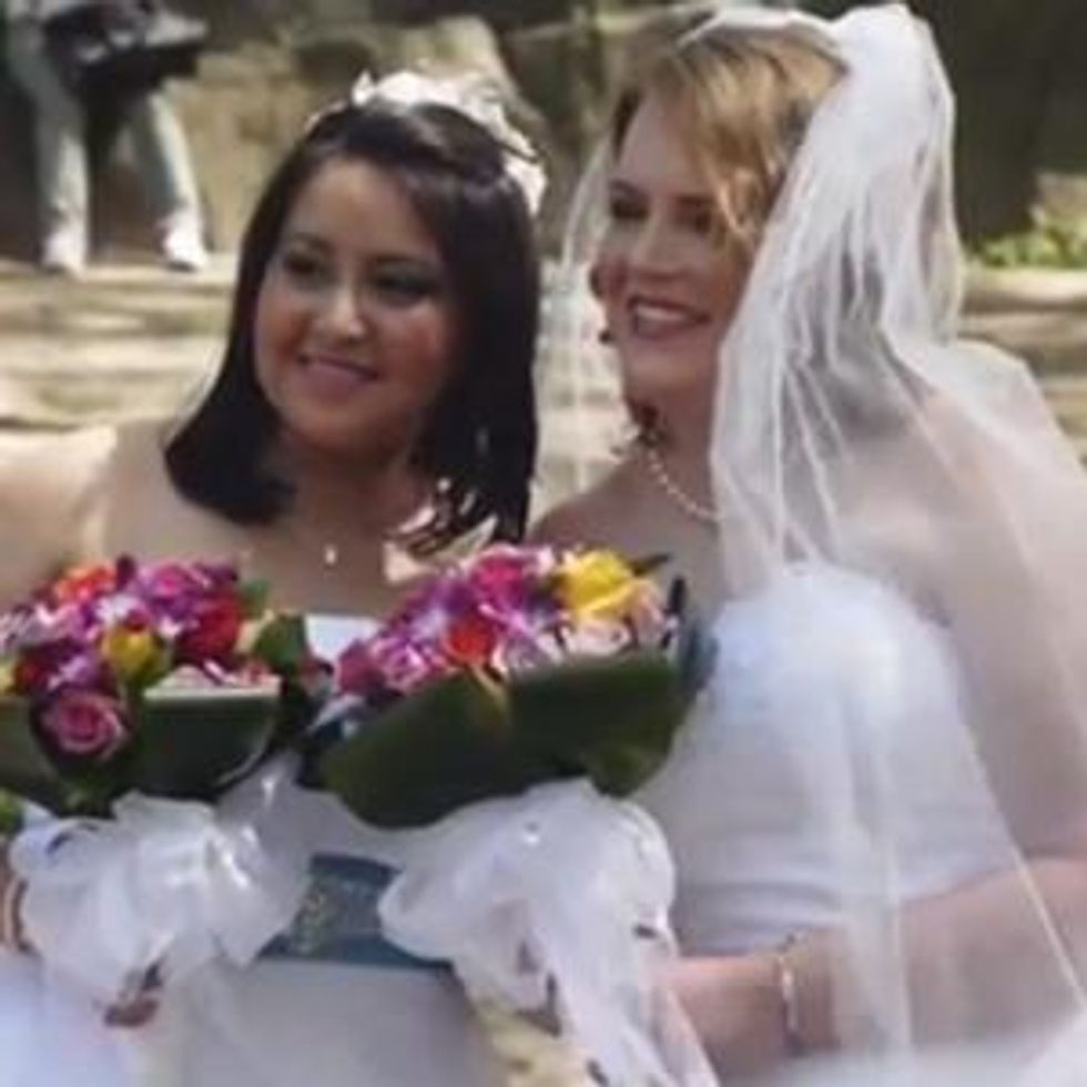 WATCH: Binational Lesbian Couple Gets Happy Ending with Rainbow Wedding in Central Park 