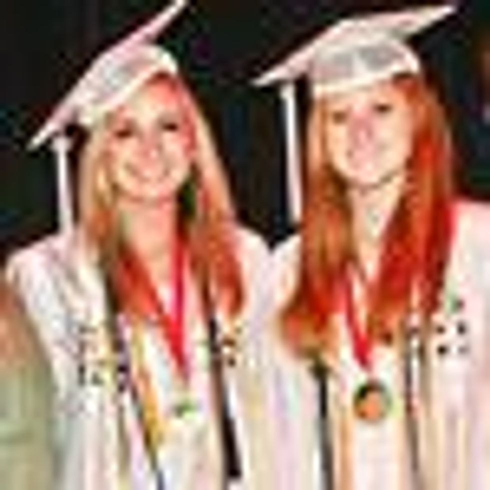 Twin Sisters with Lesbian Moms Named Valedictorian and Salutatorian at Florida High School 