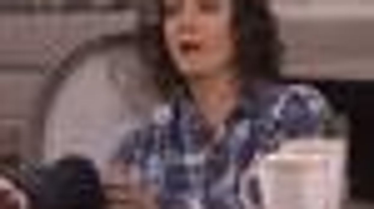 WATCH: Sara Gilbert is a Lesbian Stereotype in Flannel and Birkenstocks on 'The Talk'