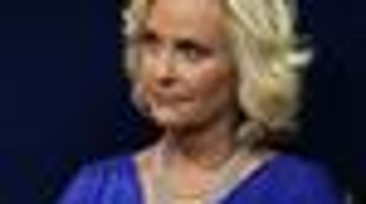 <p>Cindy McCain Goes Lesbian in Prop 8 Play</p>