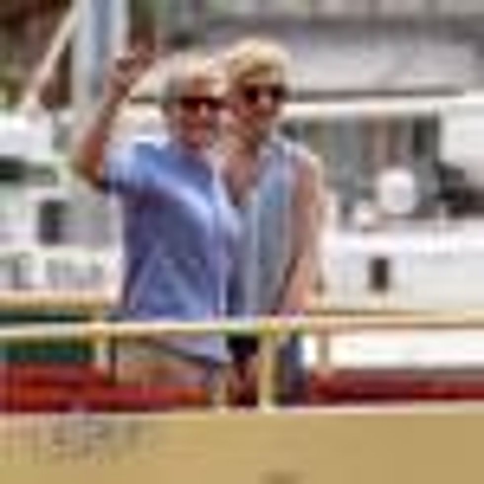 WATCH: Ellen and Portia Stroll Hand-in-Hand Throughout Australia 