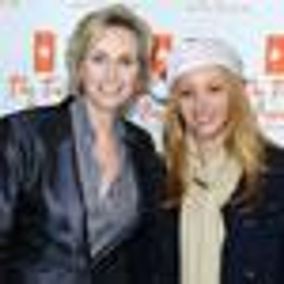 Jane Lynch and Lisa Kudrow Are 'Dropping the Soap' Together 
