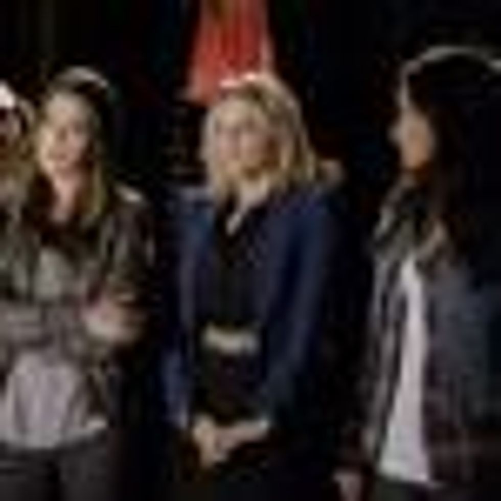 Watch: 'Pretty Little Liars' - Lesbian Drama with Emily, Paige and the Costume Shop Girl? 