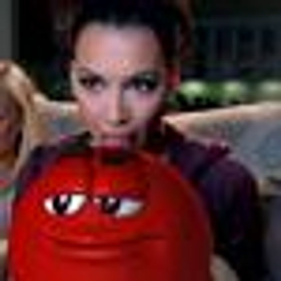 Five Super Sexy Super Bowl Moments from  Beyoncé to Naya Rivera to Two Broke Girls 