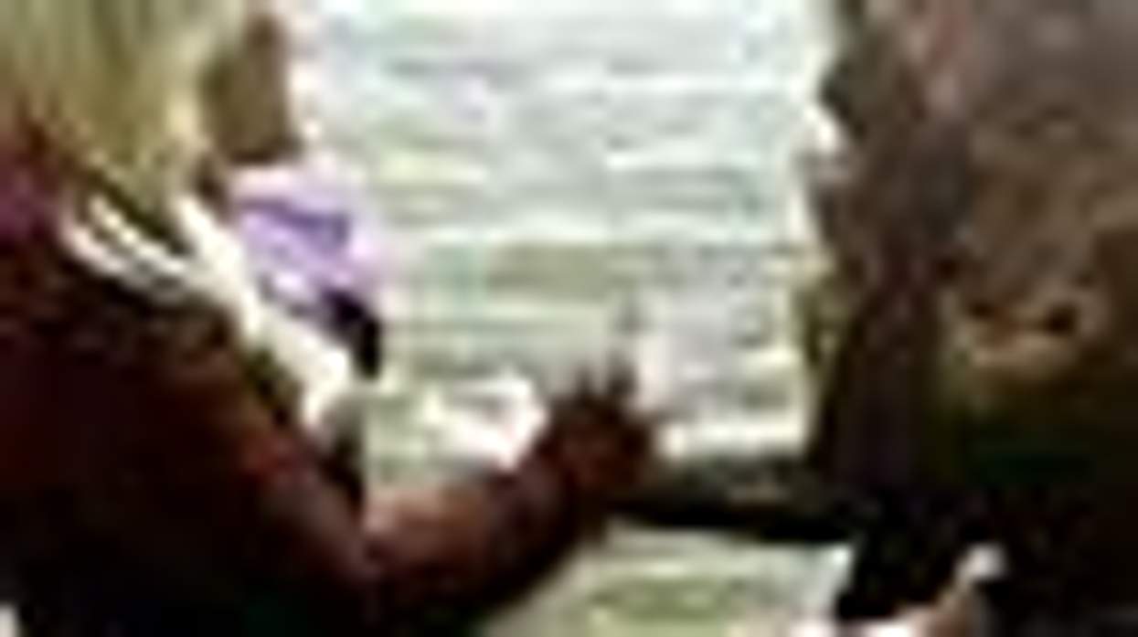 Shot of the Day: Kelly Clarkson and Beyoncé's Adorable Backstage Meeting at the Inauguration