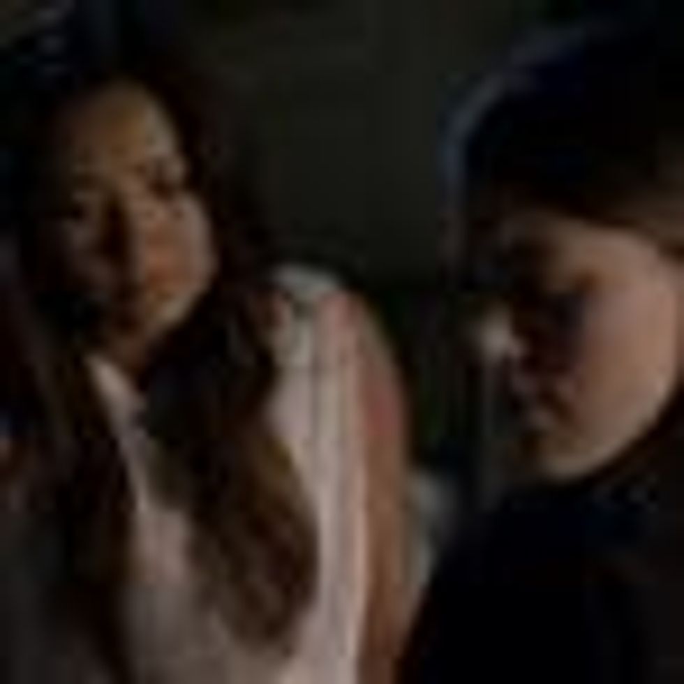'Pretty Little Liars' Ep. 3.2 Recap - Emily and Paige's PG-Rated Sleepover 