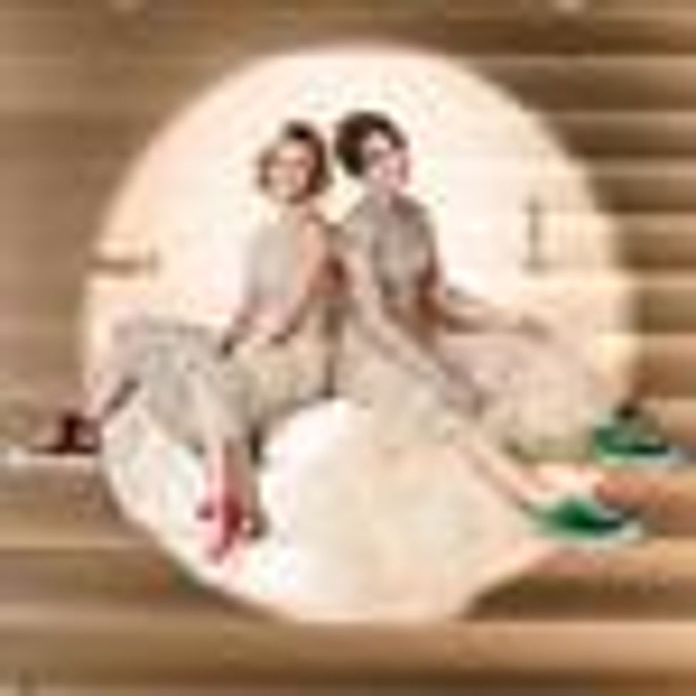 Shot of the Day: Tina Fey and Amy Poehler Rock Chuck Taylors and Lamé Gowns