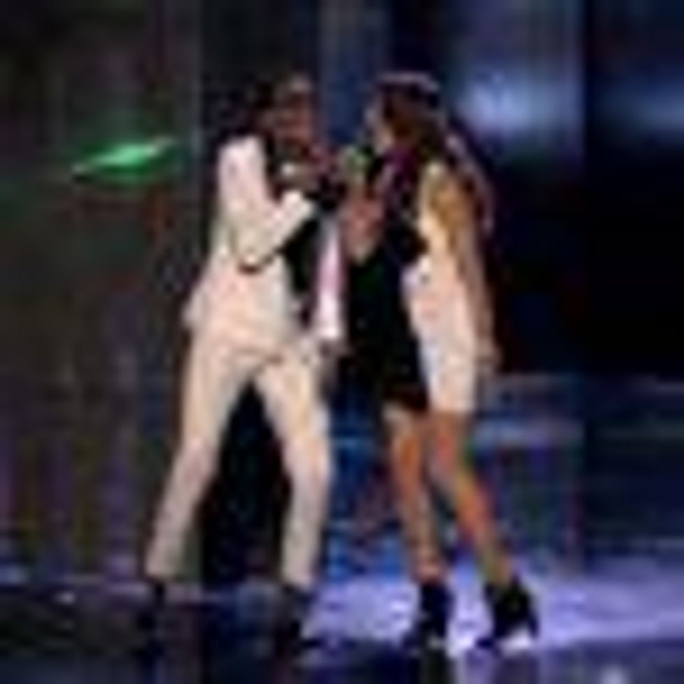 Watch: 'The Voice's' Out Contestant De'Borah Joins Cassadee Pope for Final Song 