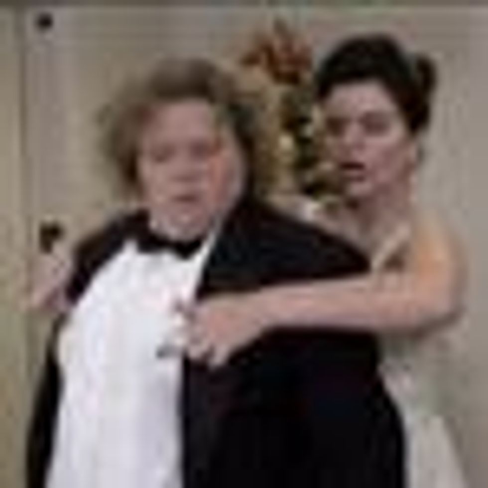 Watch: 'Happy Endings' Casey Wilson Does Lesbian Love Dance with 'Chelsea Lately's' Fortune Feimster