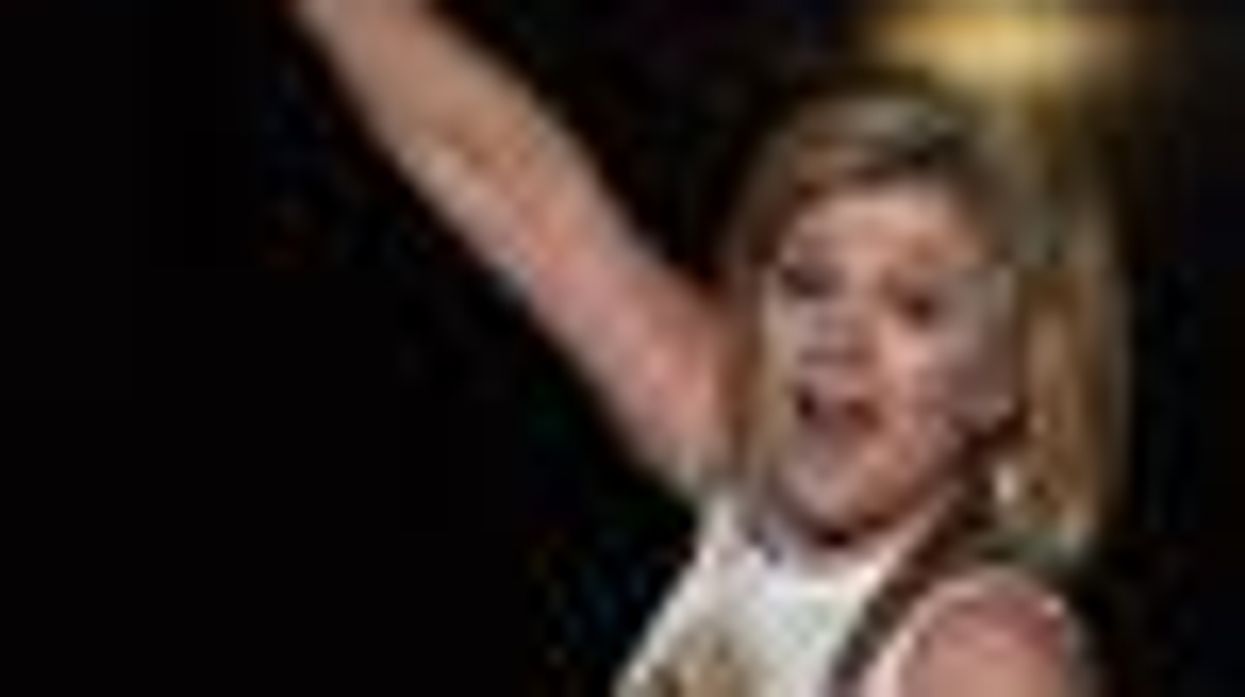 Kelly Clarkson Says She's Leaning Toward Obama Over Gay Rights Issues Y'all