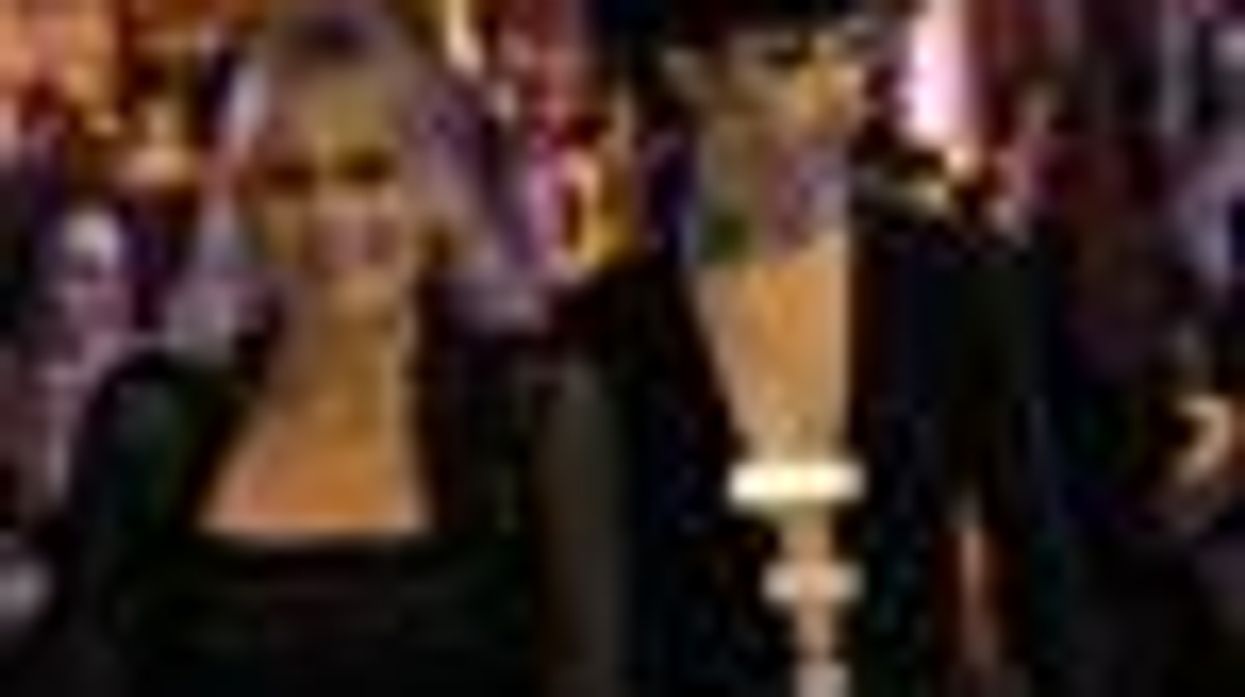 Watch: Alicia Silverstone and Krysten Ritter as Vampire Socialites in Amy Heckerling's 'Vamps'