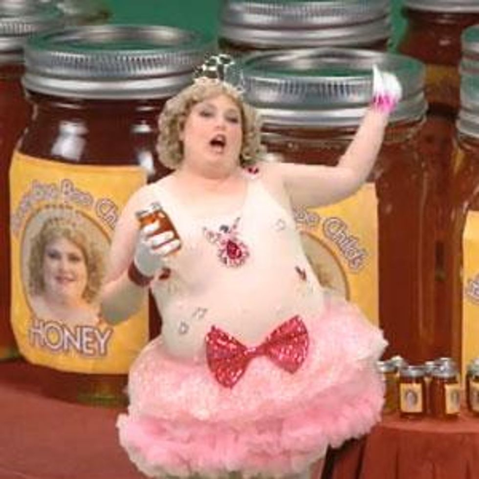 Watch: 'Chelsea Lately's'  Fortune Feimster Channels Honey Boo Boo