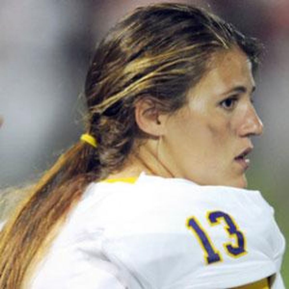 Florida Teen First Girl to Play Quarterback