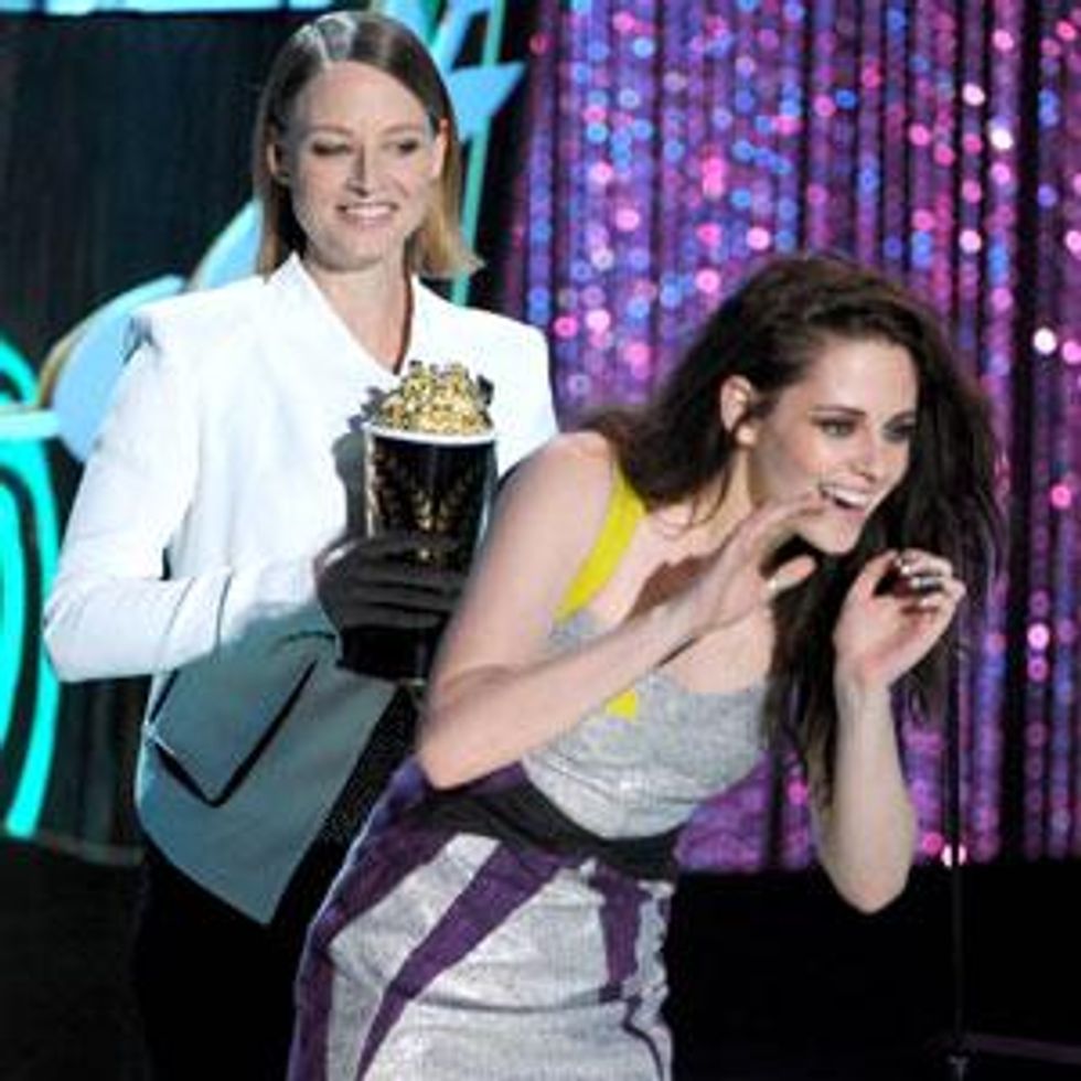 Jodie Foster Defends Movie Daughter Kristen Stewart in Light of Cheating Allegations
