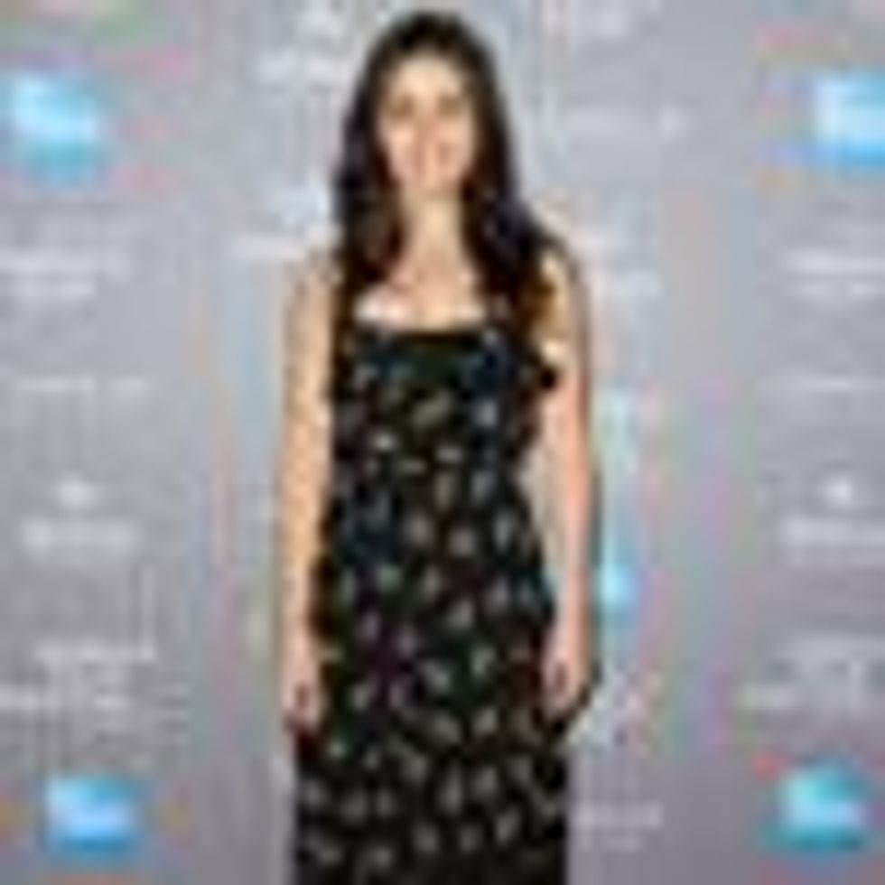 Shiri Appleby to play lesbian EMT's ex-girlfriend on 'Chicago Fire'