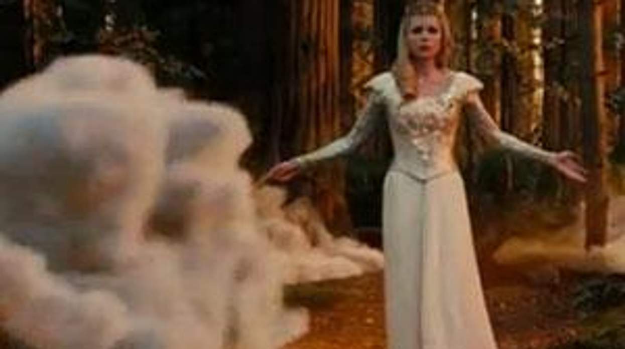 Mila Kunis and Michelle Williams in 'Oz: The Great and Powerful' Trailer - Watch