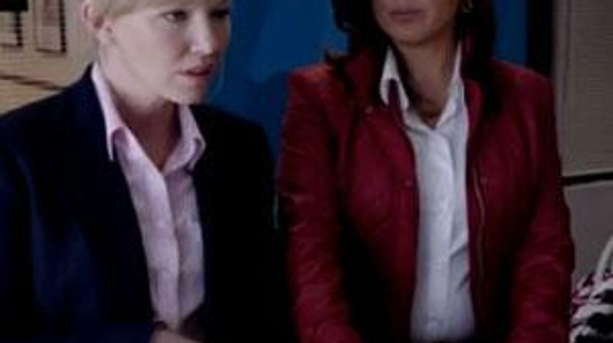 Mariska Hargitay and Kelli Giddish As Lesbian Couple on 'SVU' - Watch