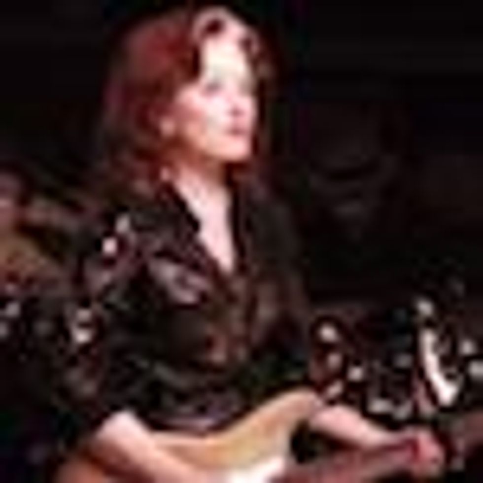 Bonnie Raitt's New Video Features Lesbian and Gay Couples in Love - Watch