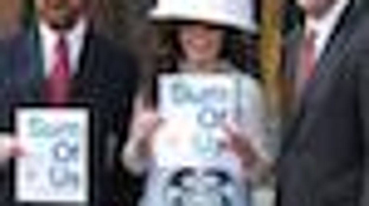 Starbucks Gets 640,000-Signature Thank you Card for Supporting Gay Rights