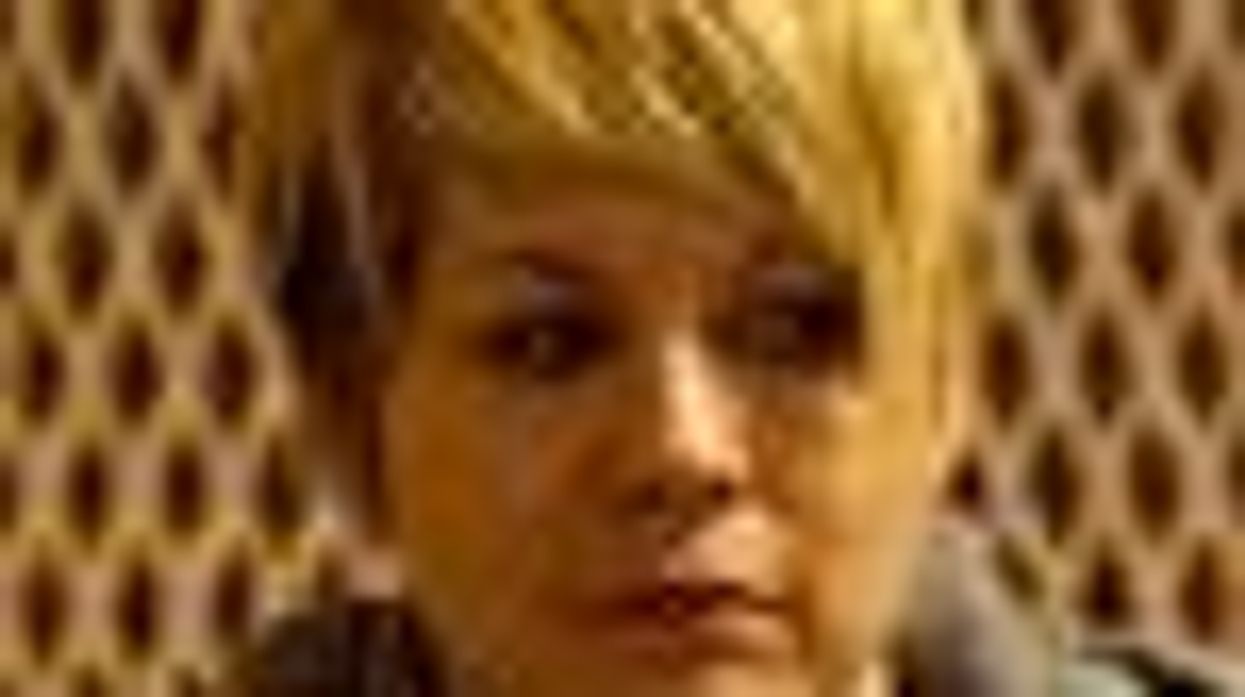 Jenna Elfman Plays Lesbian in Shameless Finale