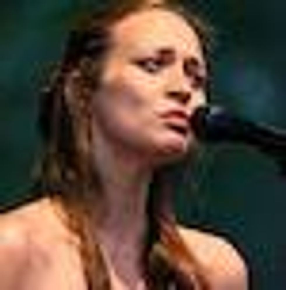 Fiona Apple's Supportive Letter to Gay Fan