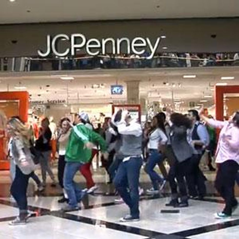 JCPenney Flash Mob to Support Partnership with Ellen DeGeneres - Video