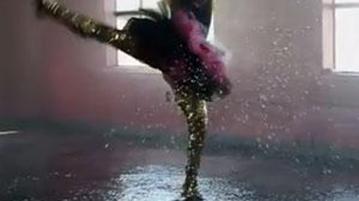 Uh Huh Her Releases 'Wake to Sleep' Music Video Featuring Sasha Mallory