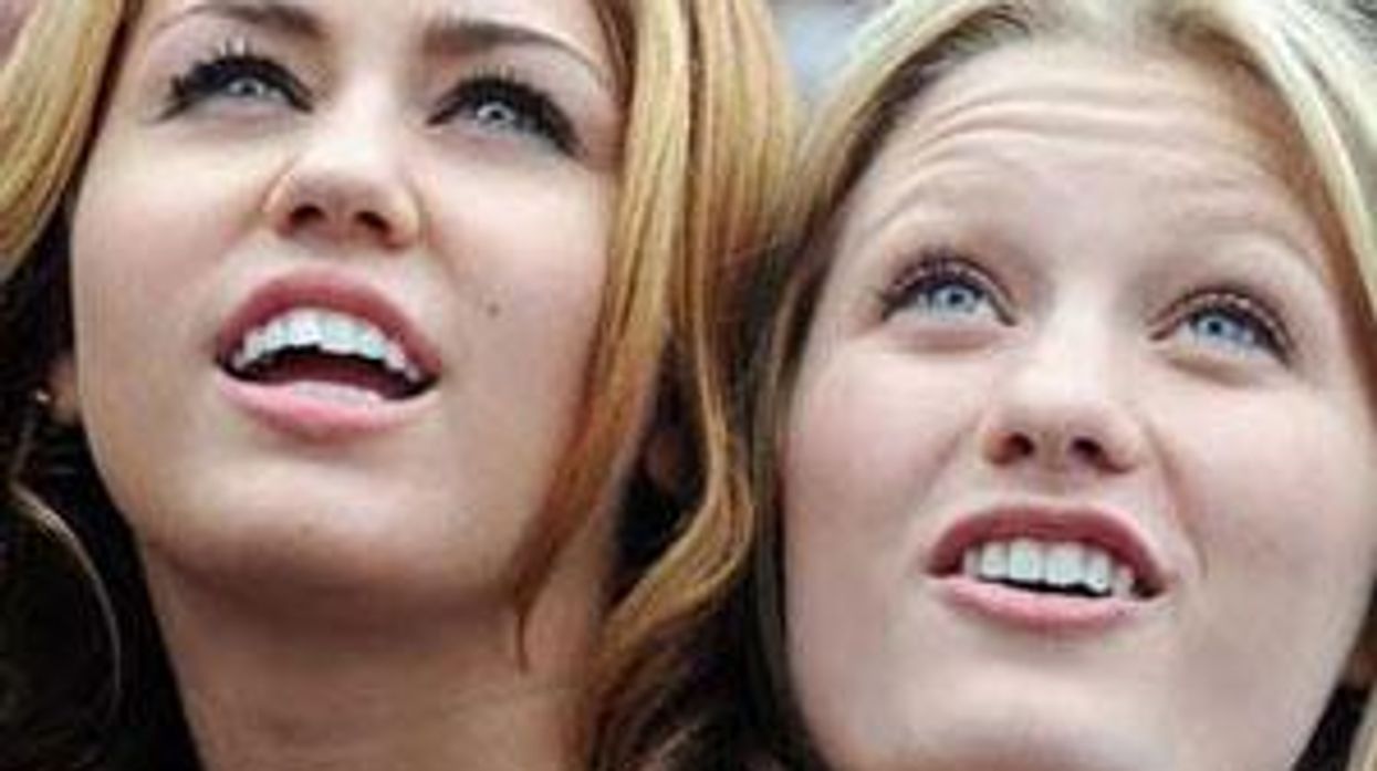 Miley Cyrus' Lesbian Lip-Lock in New Movie 'LOL'