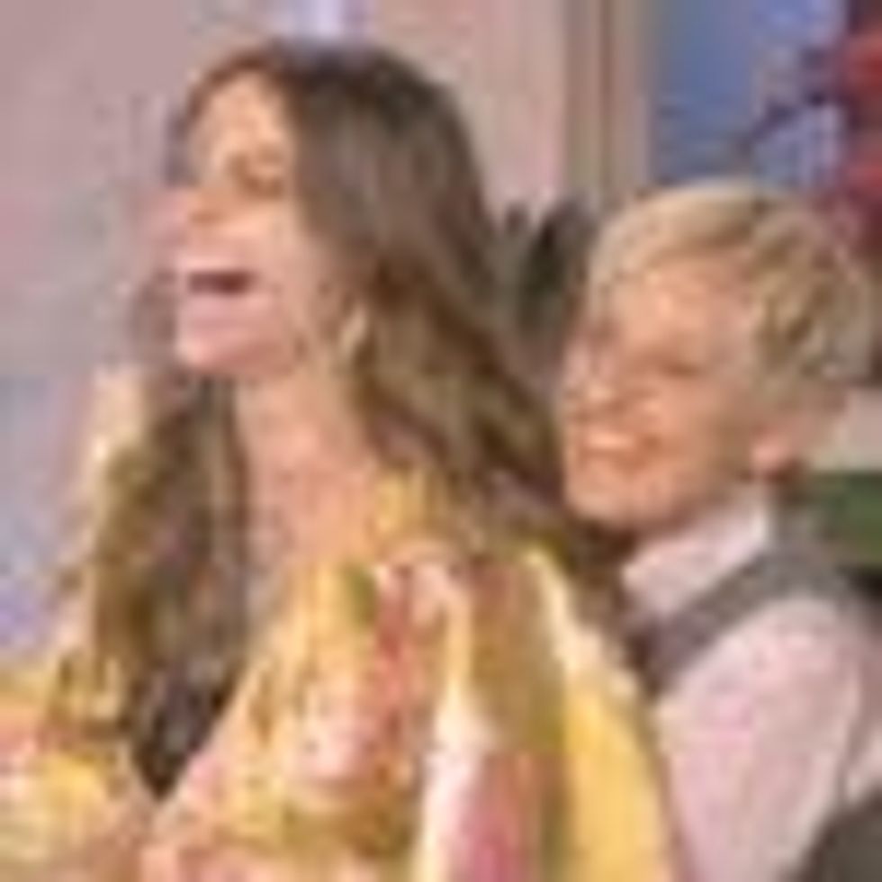 Ellen DeGeneres and Sofia Vergara on Boobs, Hair Color and Cover Girl: Video