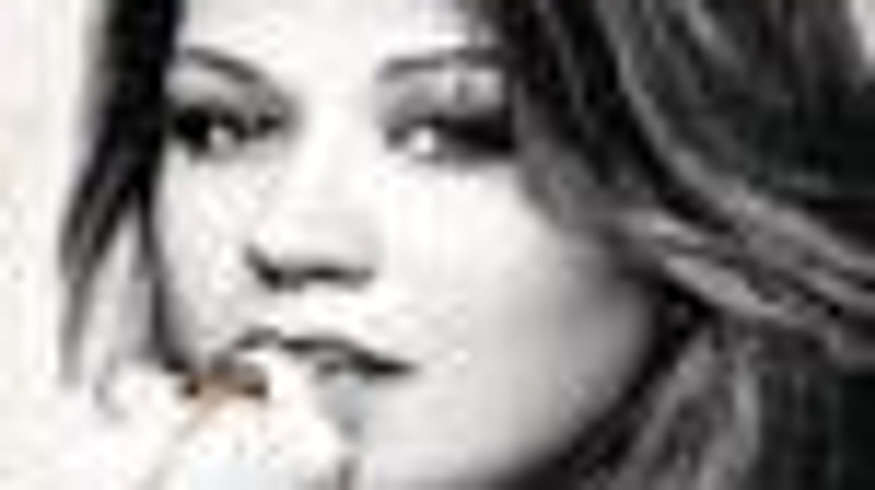 Kelly Clarkson Tweets Support for Ron Paul: Twitter Controversy Ensues Over His Stance On LGBT Rights