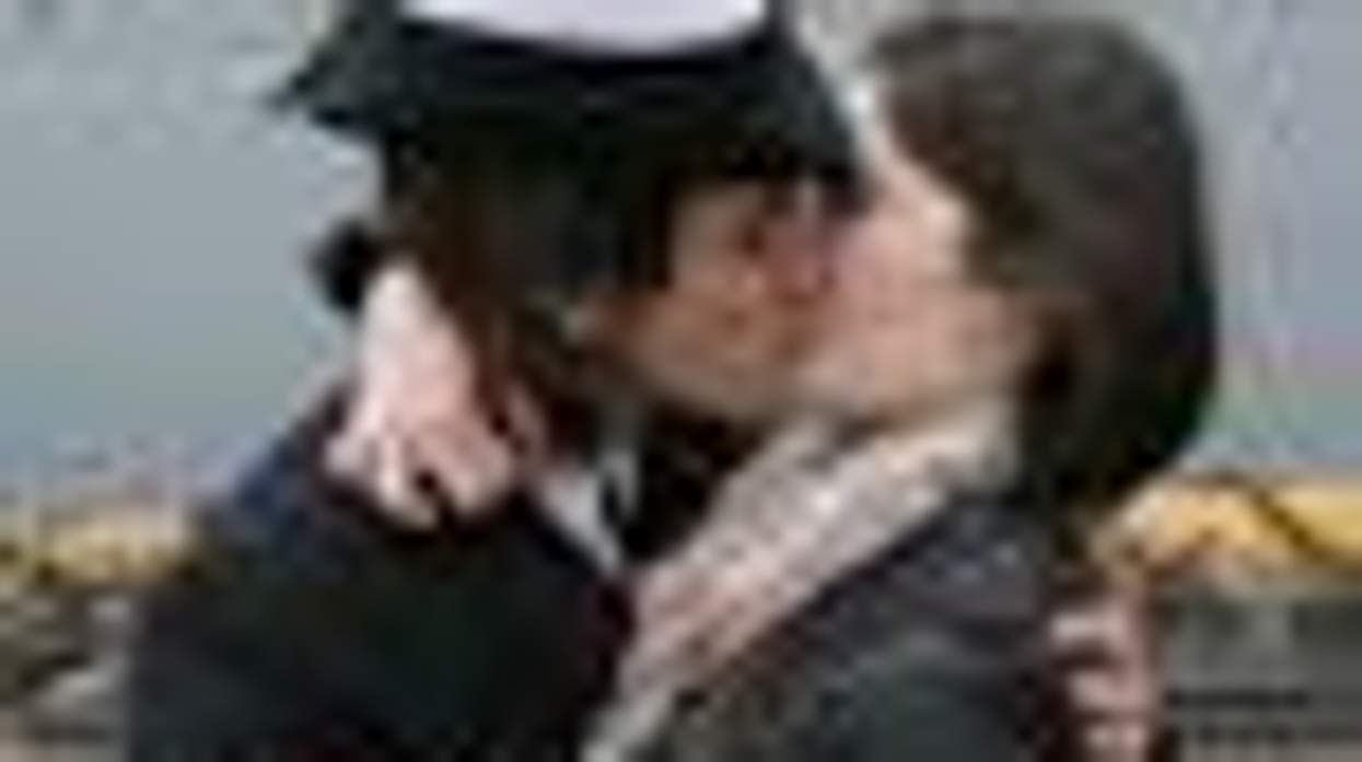 Lesbian Sailors' Historic 'First Kiss' VIDEO