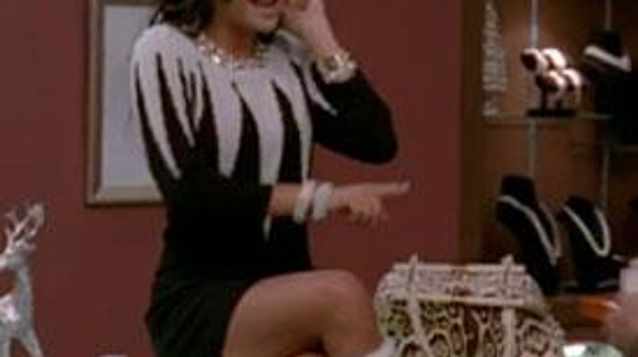 Naya Rivera Sings ‘Santa Baby’: Santana Glee Extra – Video