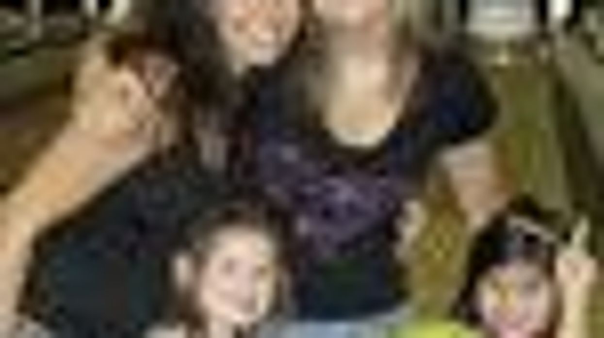 Lesbian Family Confronts Homophobic Troy, Mich. Mayor: WATCH