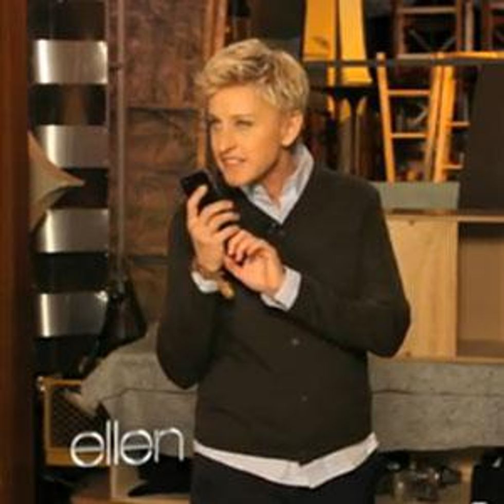 Ellen DeGeneres Dances for iPhone 4S' Siri 