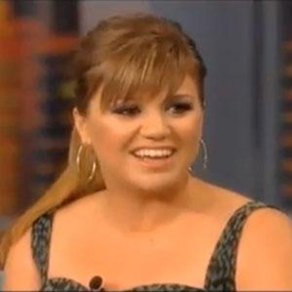 Kelly Clarkson Talks Gay Rumors, Jane Austen and Shooting Hoops on The View 