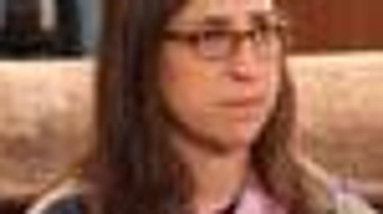 'Big Bang Theory’s Mayim Bialik on Kissing Kaley Cuoco