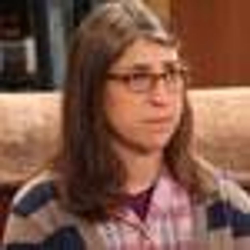 'Big Bang Theory’s Mayim Bialik on Kissing Kaley Cuoco