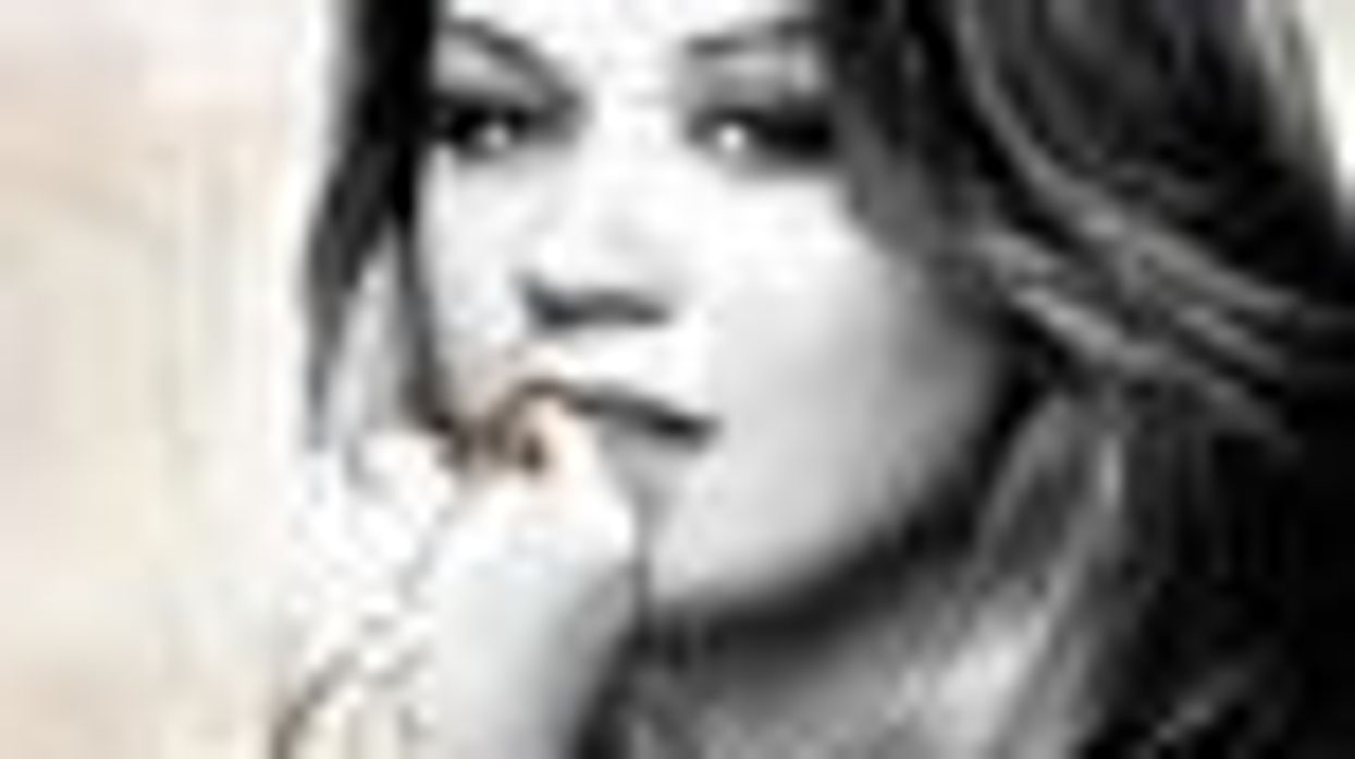 Kelly Clarkson is STILL not Gay Ya'll!